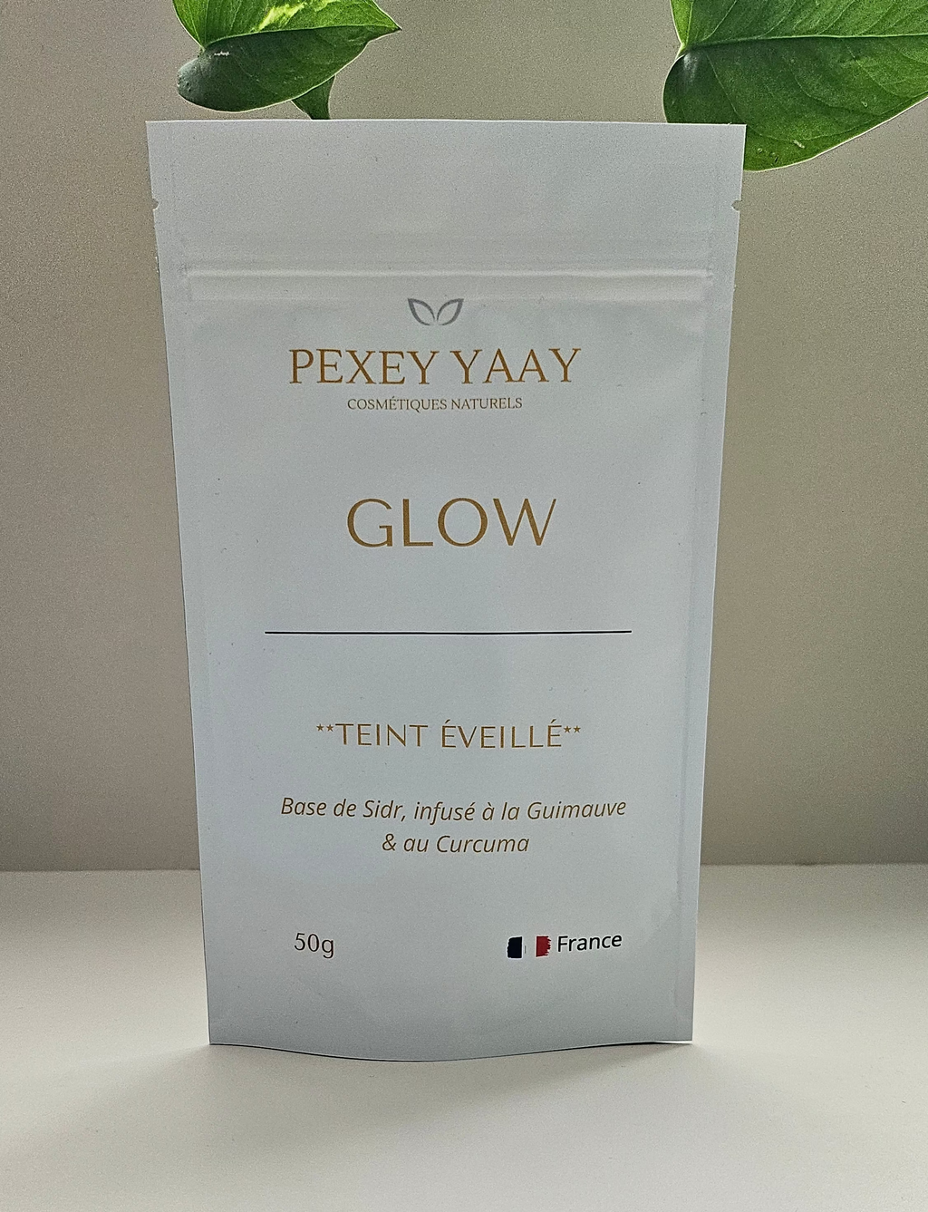 Packaging du masque en poudre GLOW Pexey Yaay au curcuma