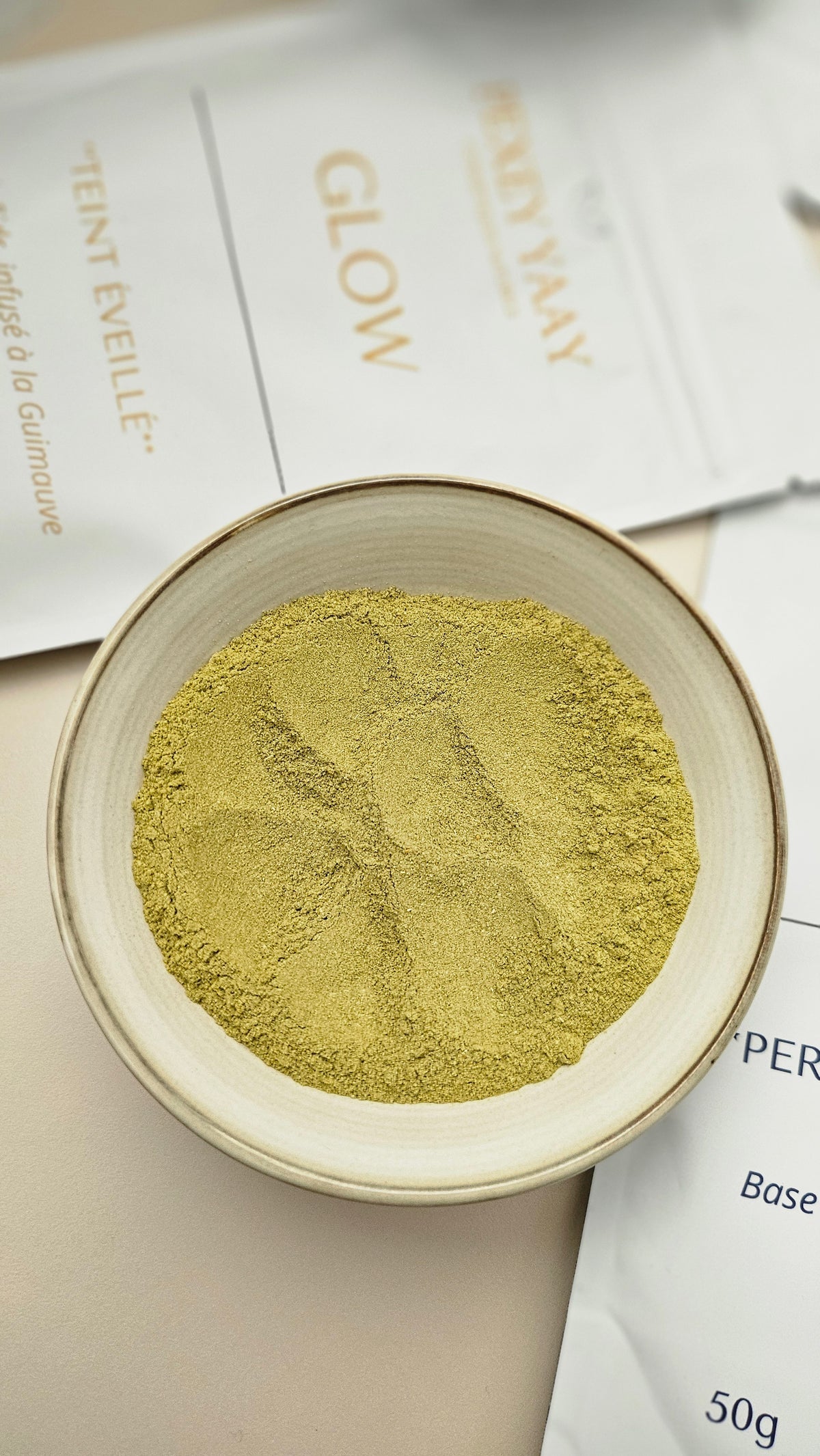 Poudre sèche du masque GLOW au curcuma, sidr et guimauve